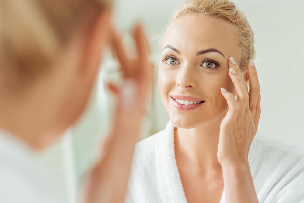 Conheça os benefícios e aprenda como fazer massagem facial