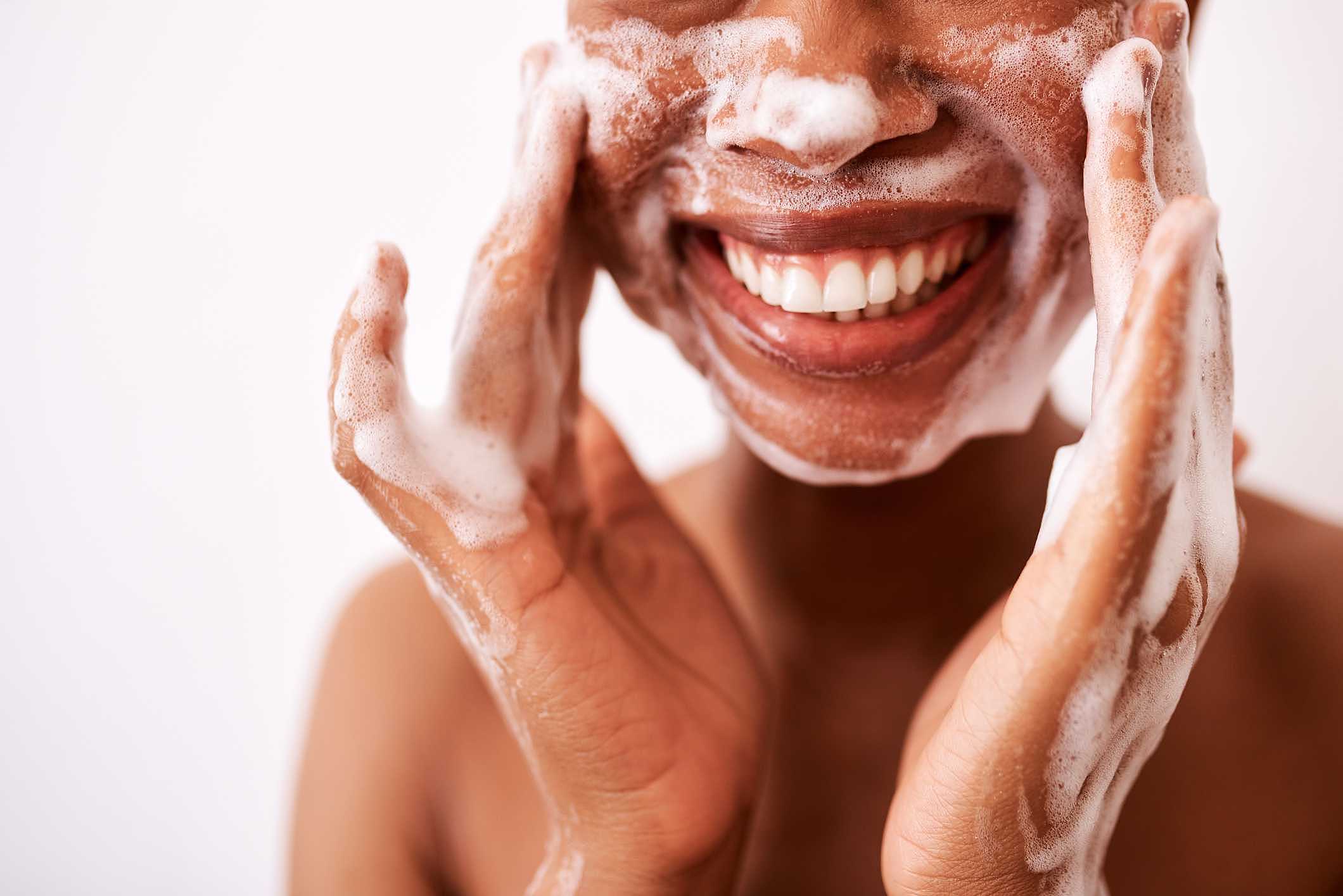 Conheça os 19 benefícios da limpeza de pele